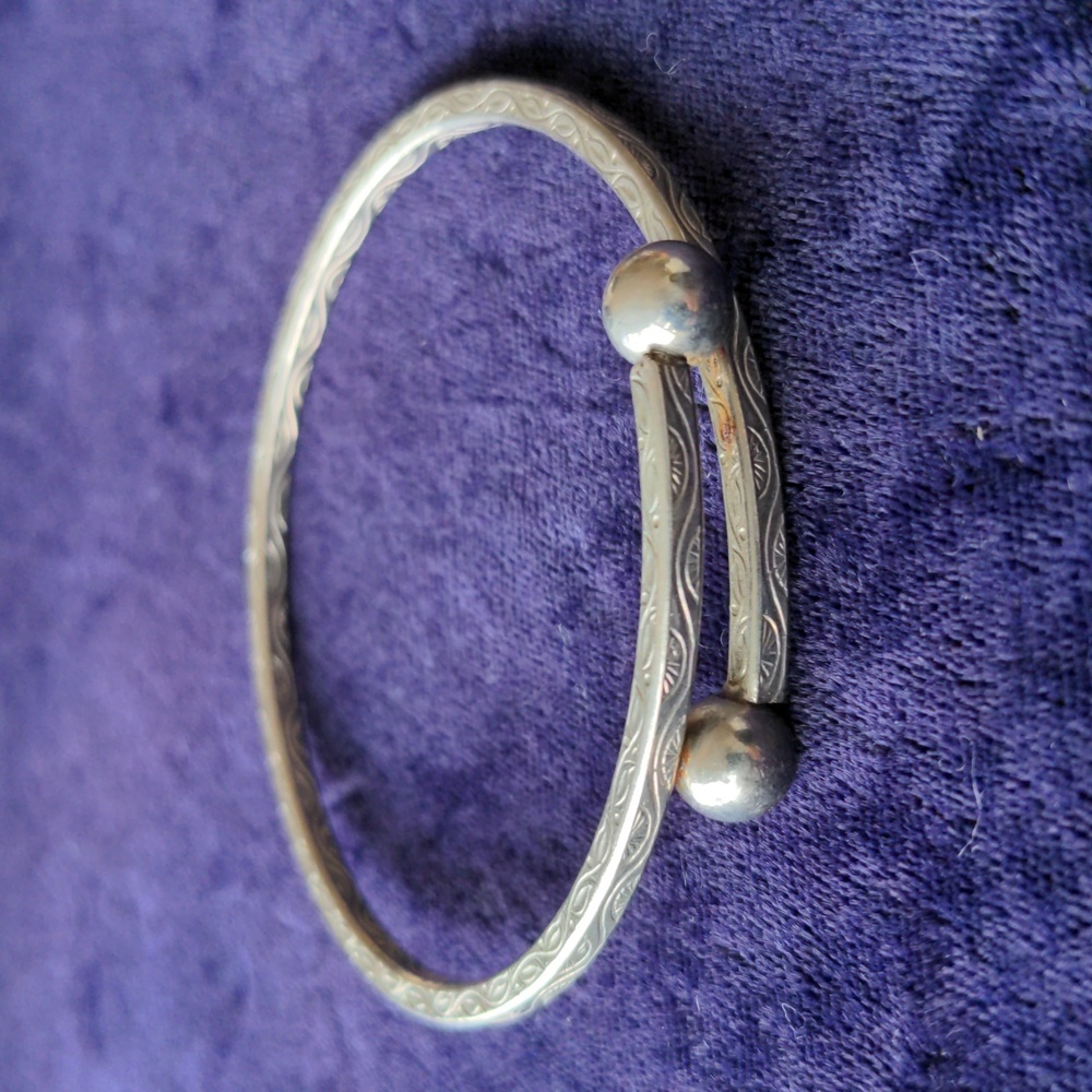 Vintage exotic silver color bangle bracelet
